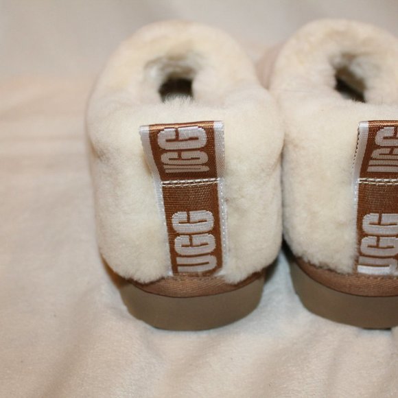 NIB UGG WOMEN'S SHEARLING BOOTIE SLIPPERS NATURAL - Picture 2 of 8